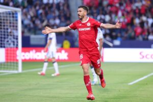 9feb21ea-4444-439d-be54-9457ea2a059f